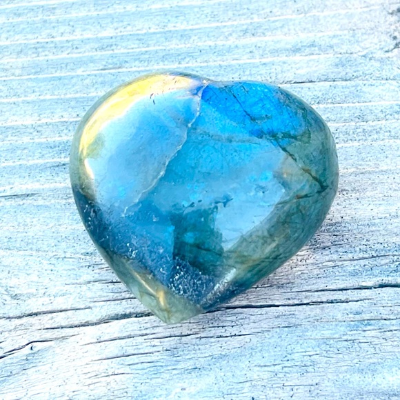 New Handmade Natural Labradorite Flash Blue Green Crystal Heart Carved Stone - Picture 4 of 15